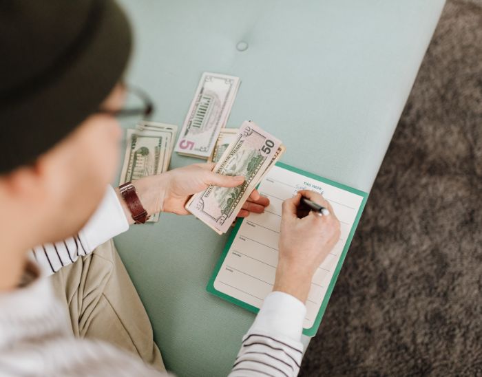 Pros and Cons of Envelope Budgeting