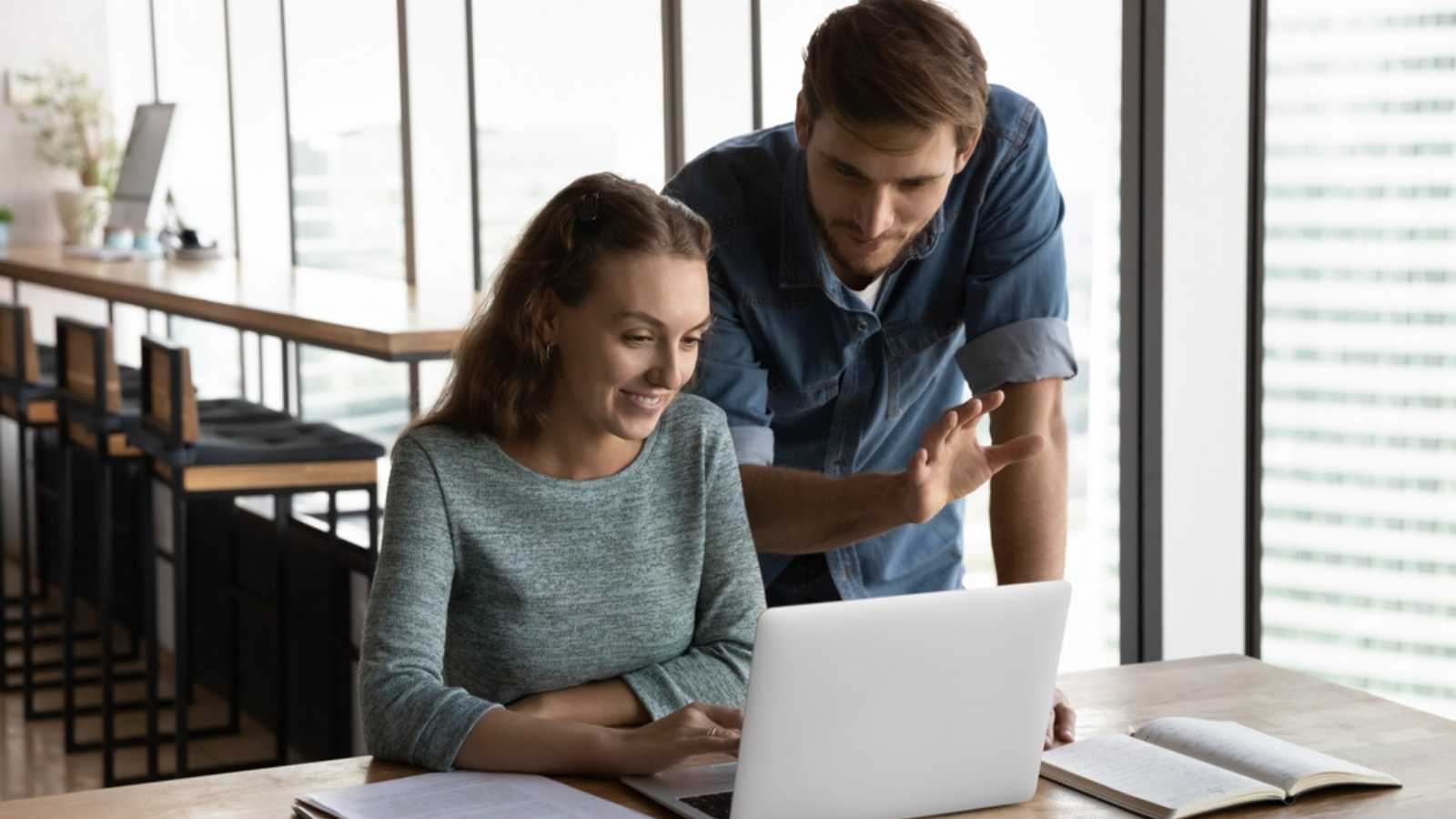 Effective Strategies to Handle Bossy Coworkers and Set Boundaries, image size:1600x900