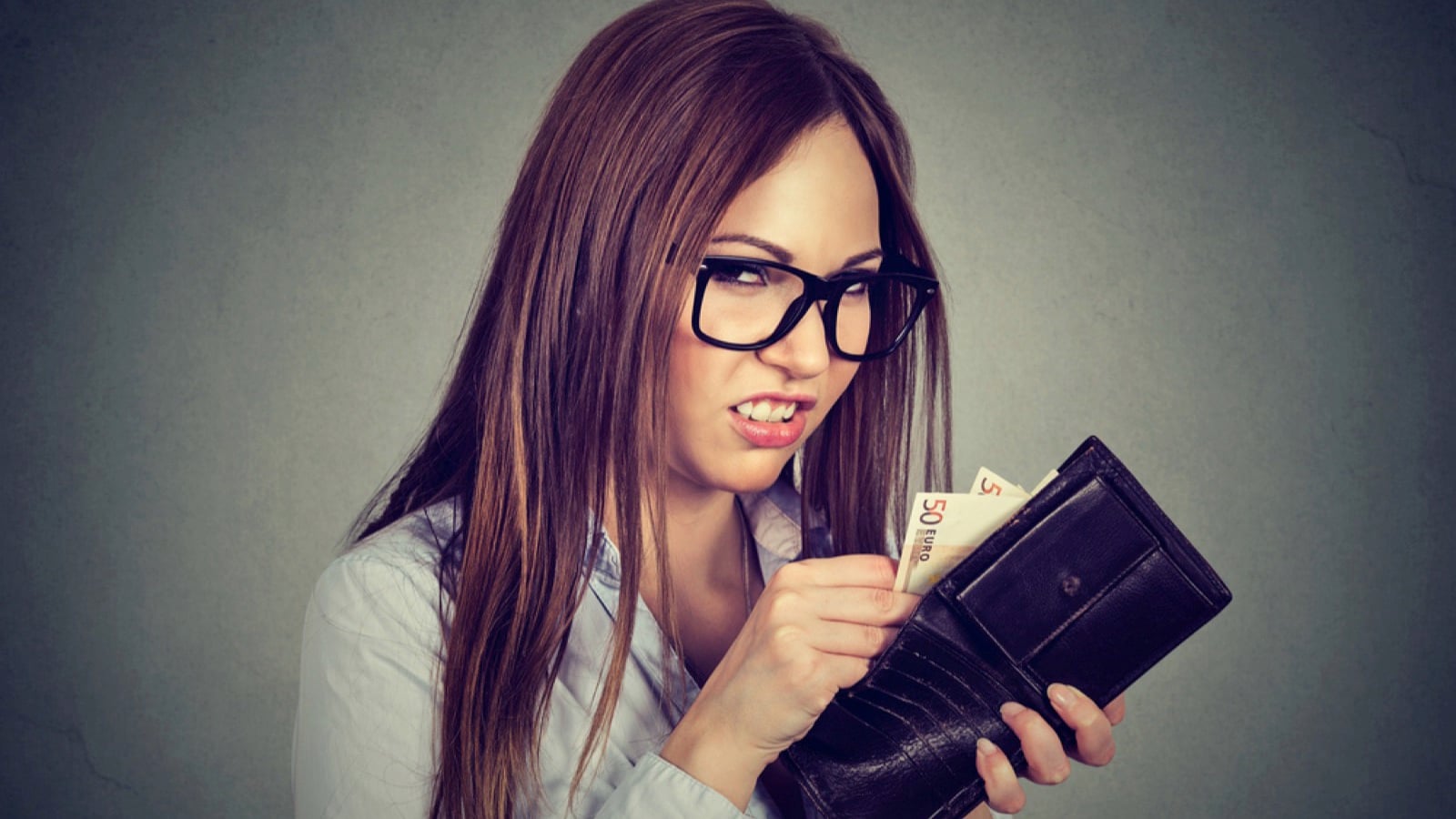 Cunning woman with money