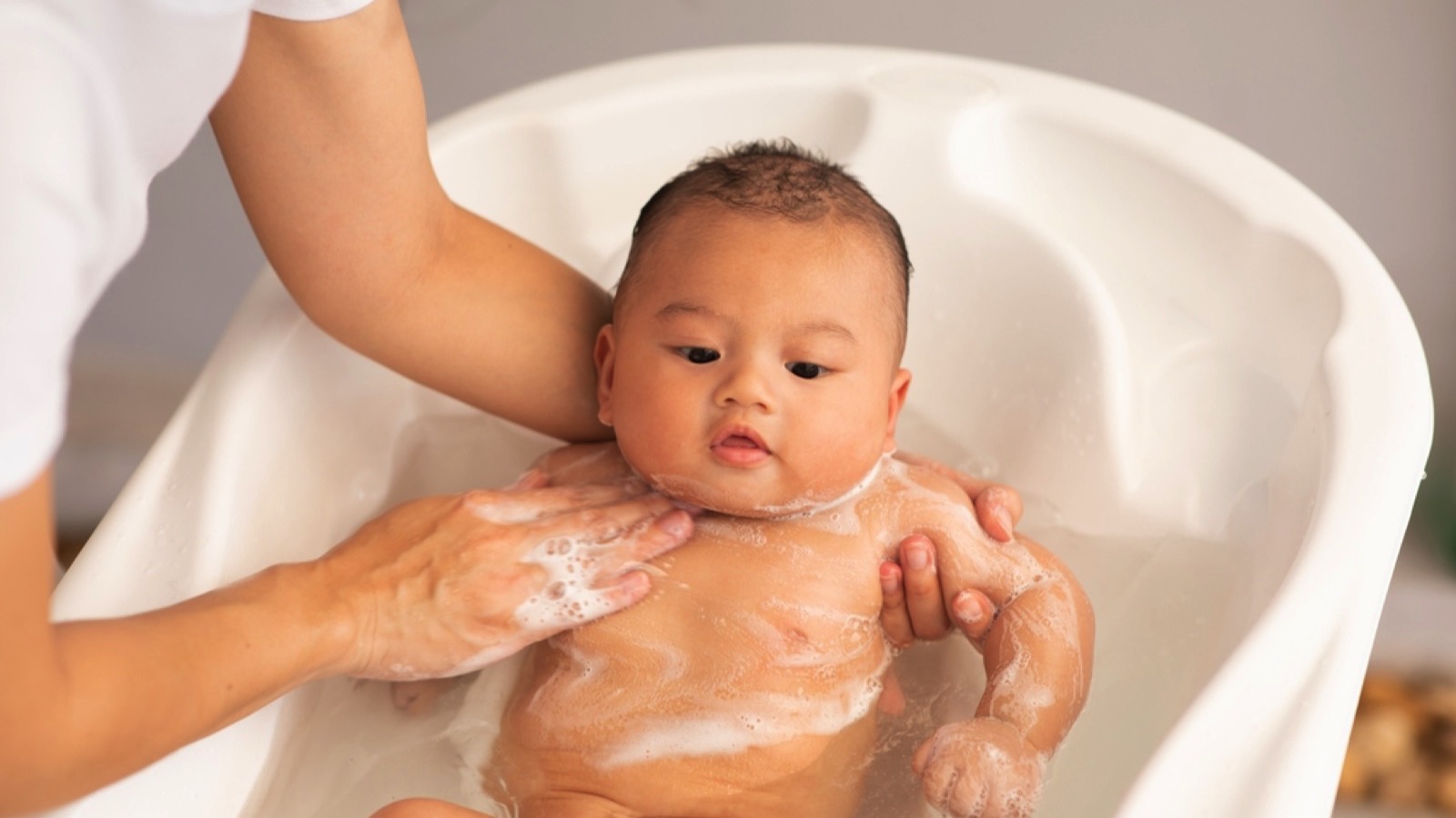 Baby getting showered belly button