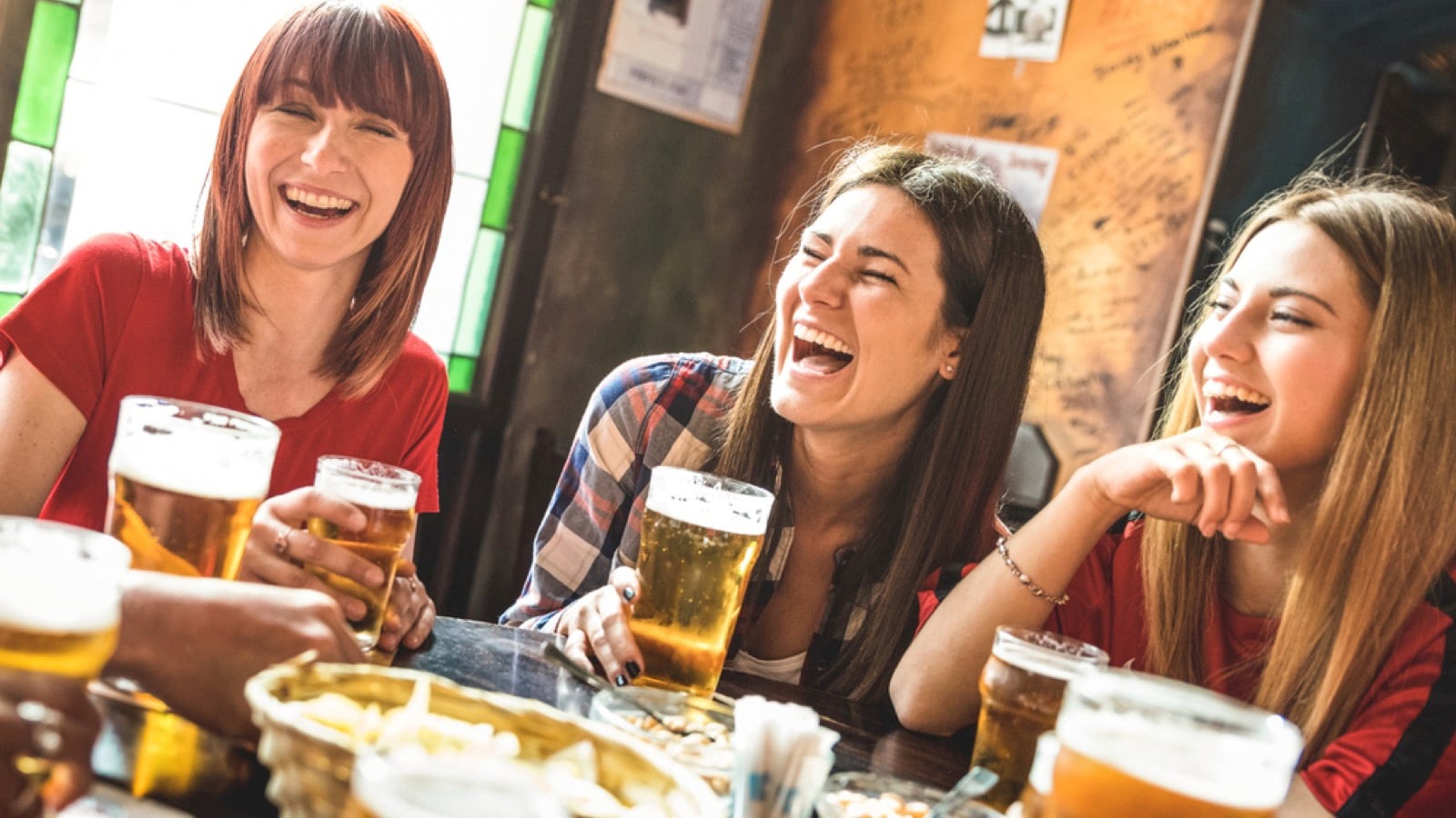 Friends drinking beer