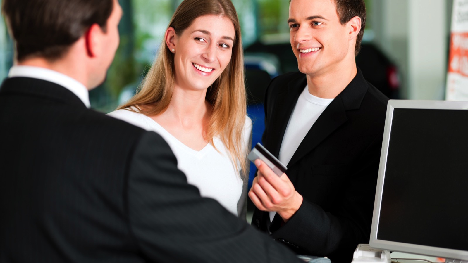 Professional explaining about credit card, hotel