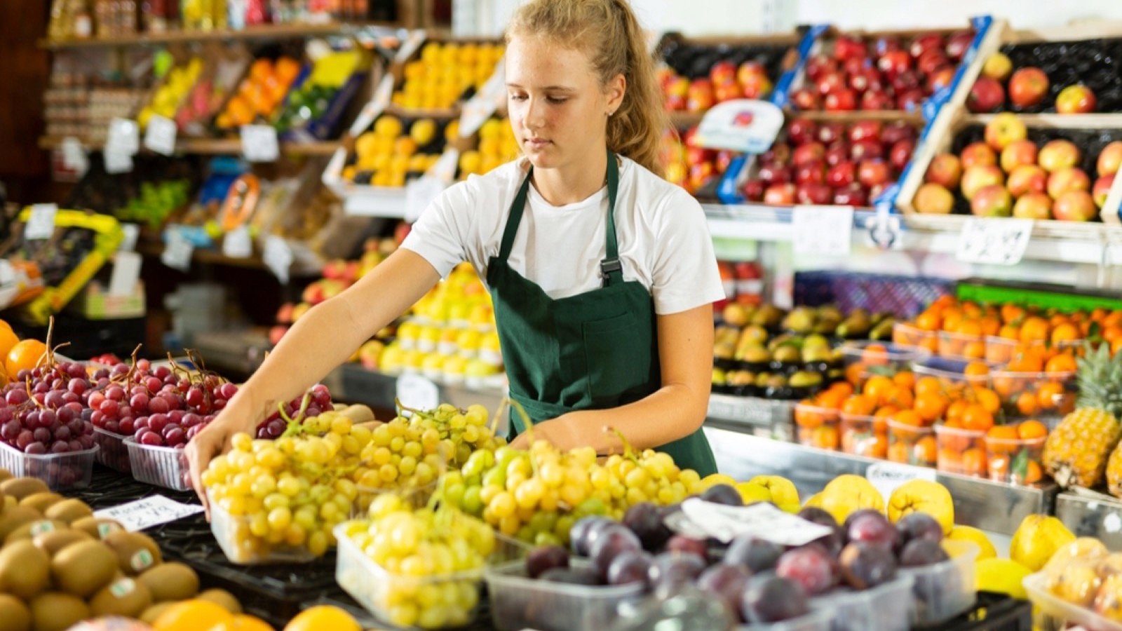 Teen in grocery sales