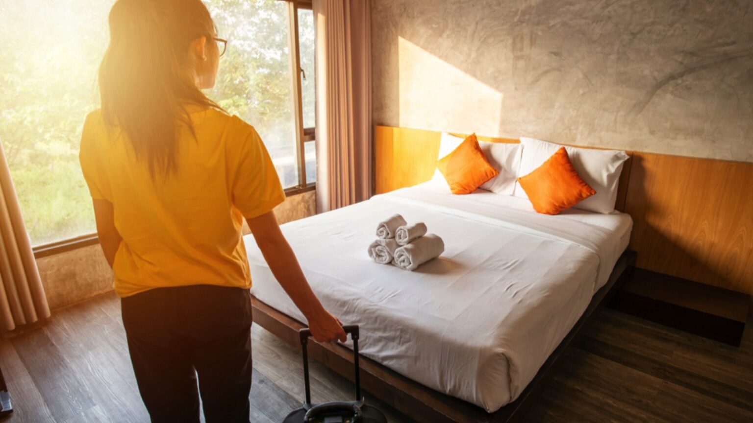 15 Money-Saving Travel Hacks for Frugal Adventurers | KindaFrugal