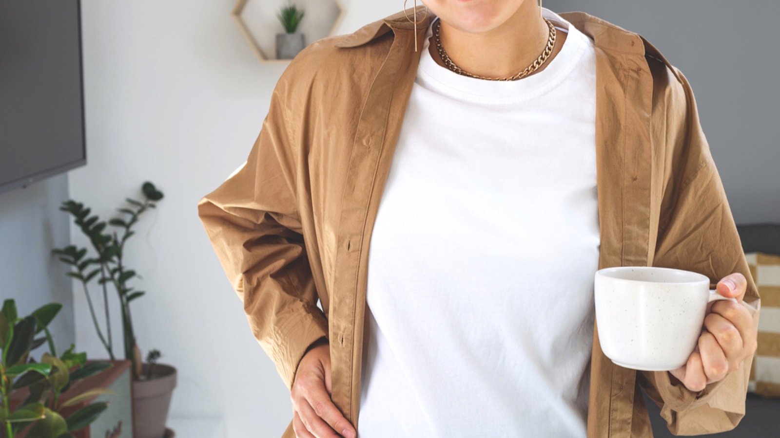 T-shirt under shirt