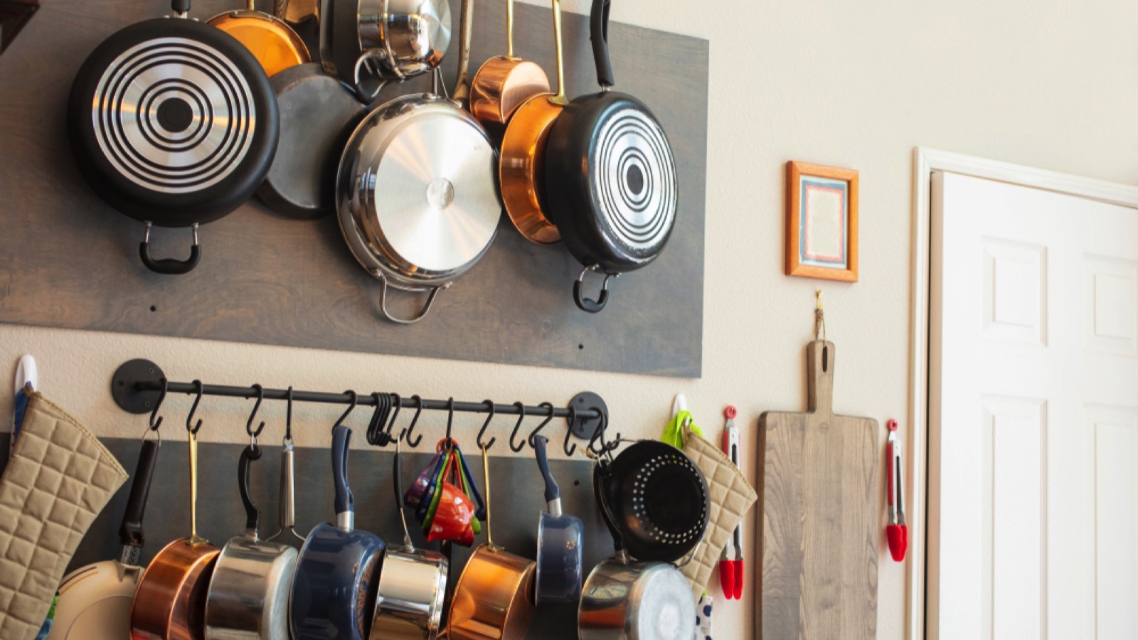 Utensils hangind on wall stand