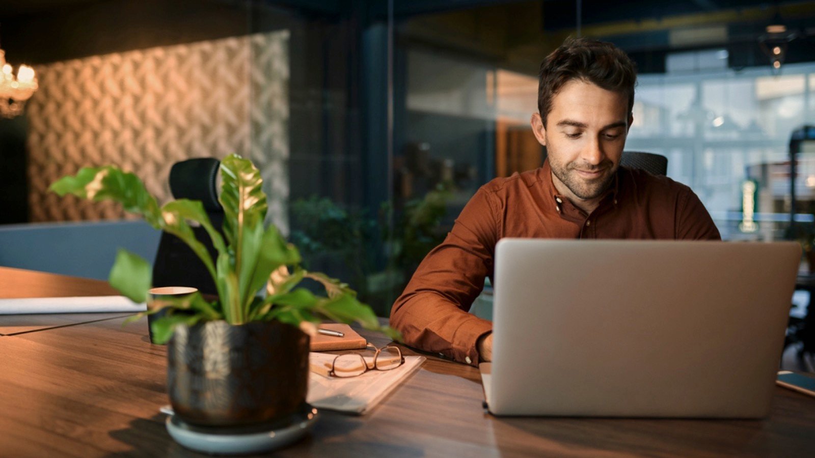 Businessman working in laptop