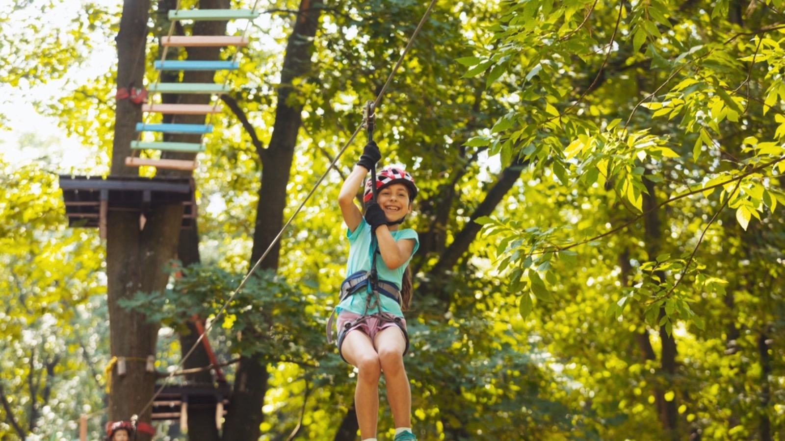 Kid goes down in zipline