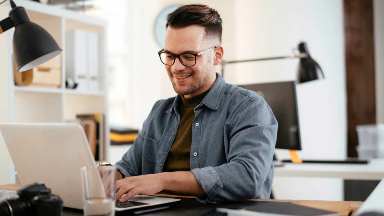 Man doing Affiliate Marketing