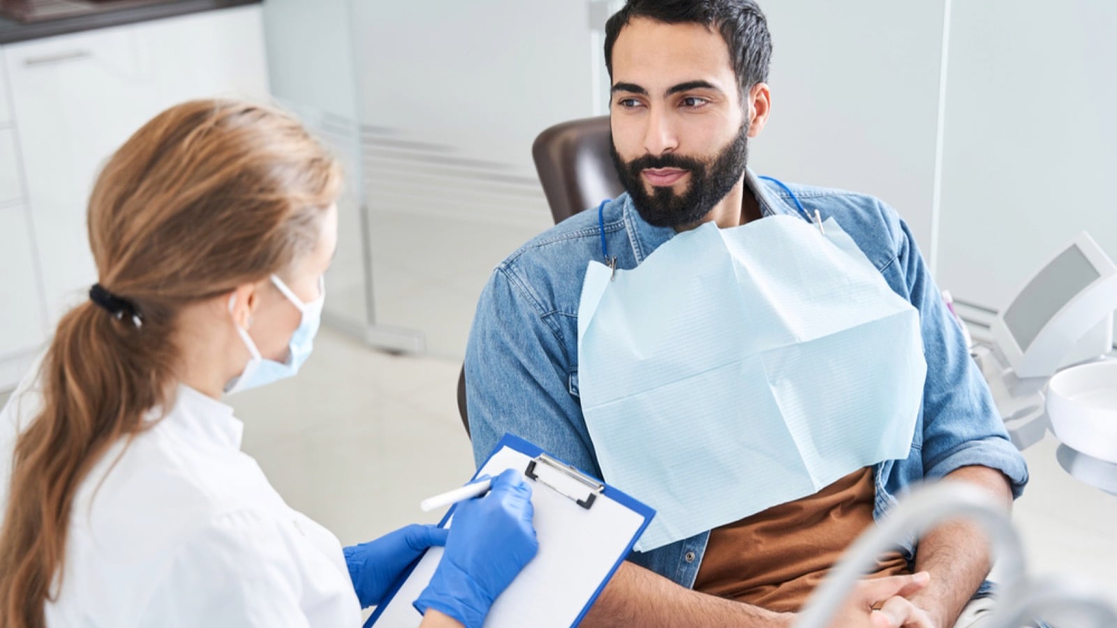 Man explaining symptoms to doctor