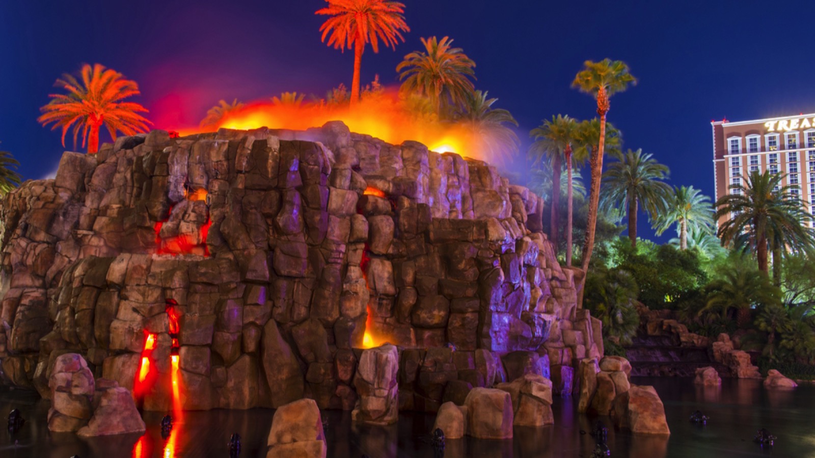 Mirage Hotel artificial Volcano eruption