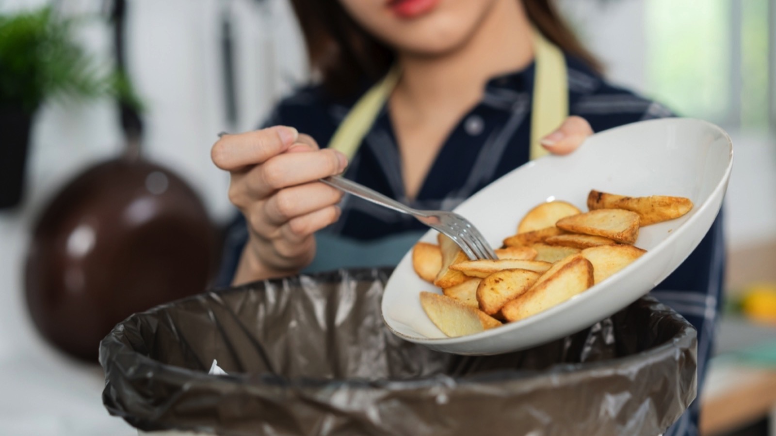 Throwing Out Food in restaurant