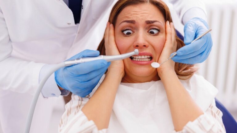 Woman scared with dentist