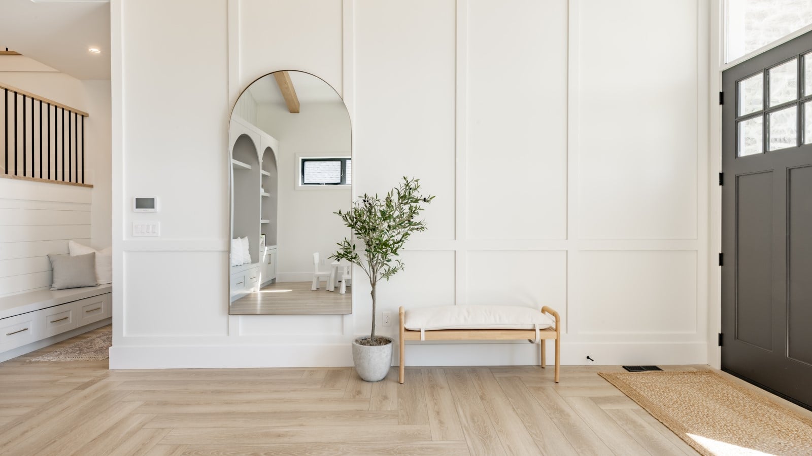 Living,Room,Interior,With,White,Decor,Arched,Mirror,And,Built