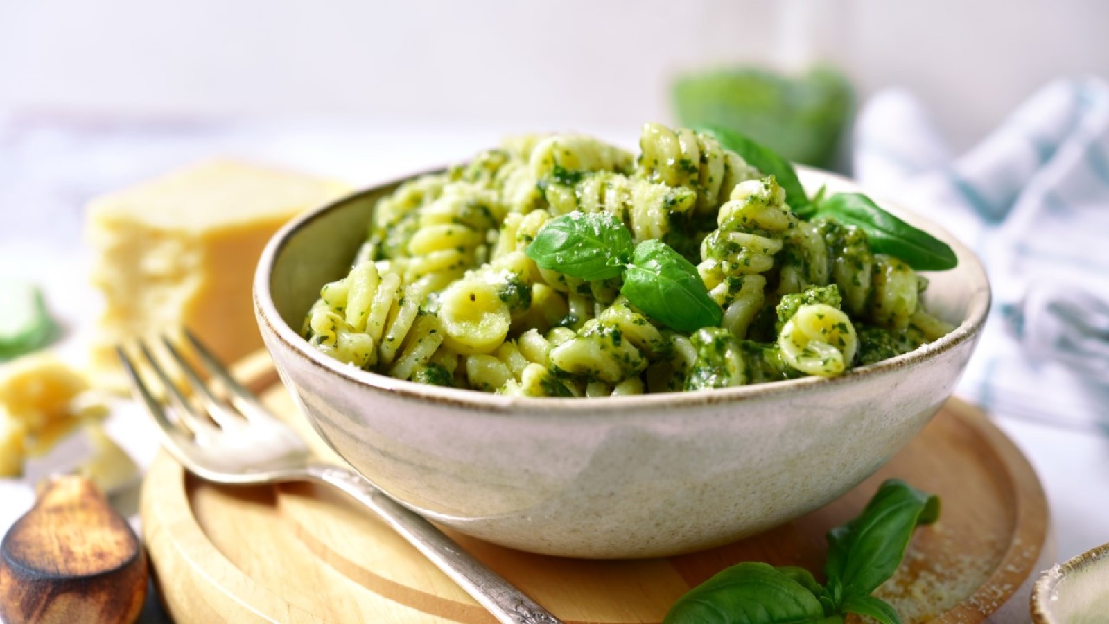 Fusilli,Pasta,With,Pesto,Sauce,In,A,Bowl,-,Traditional