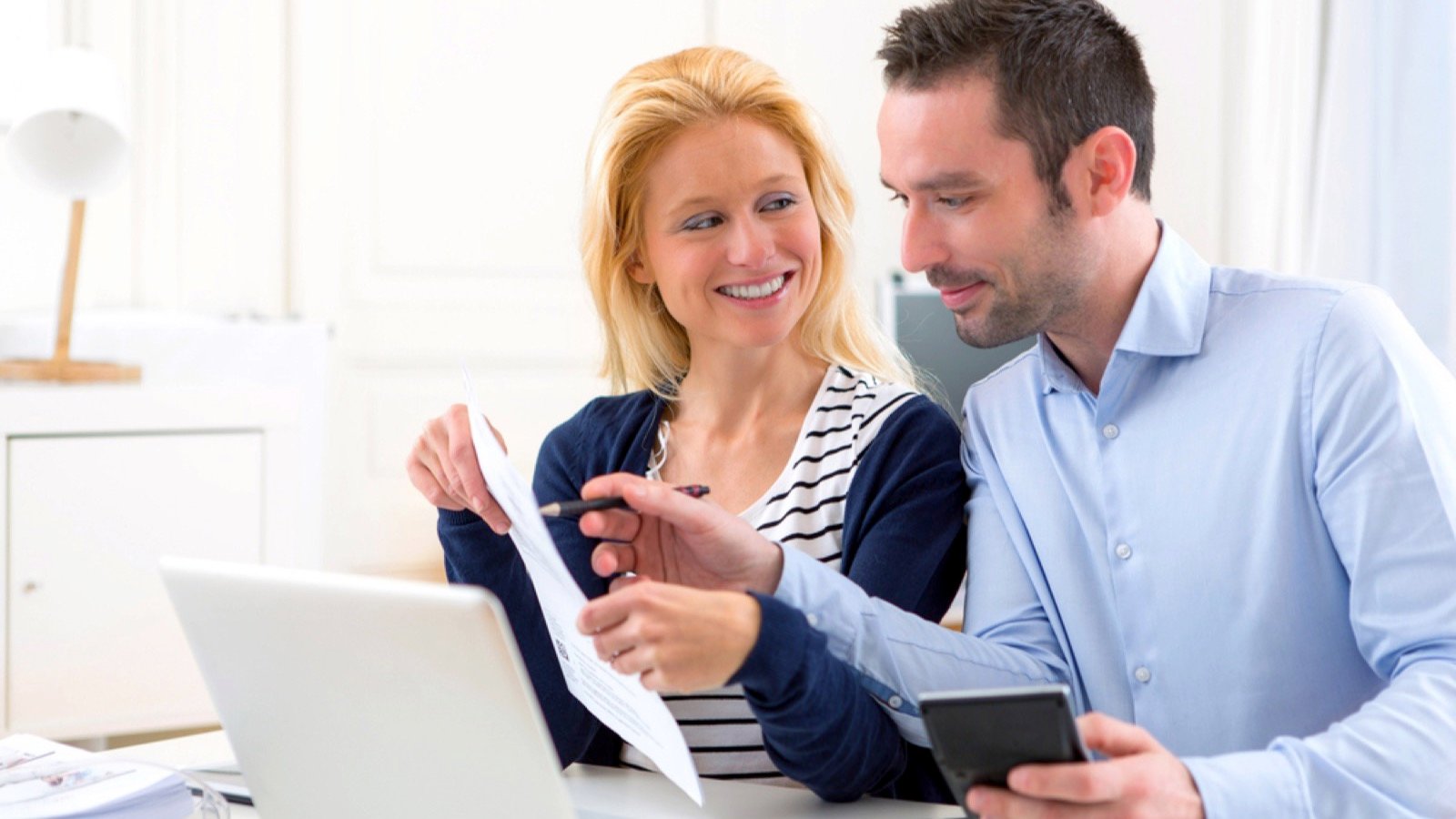 Couples talking about savings