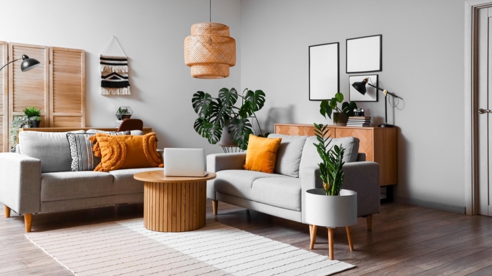 Living room with mix and match furnitures