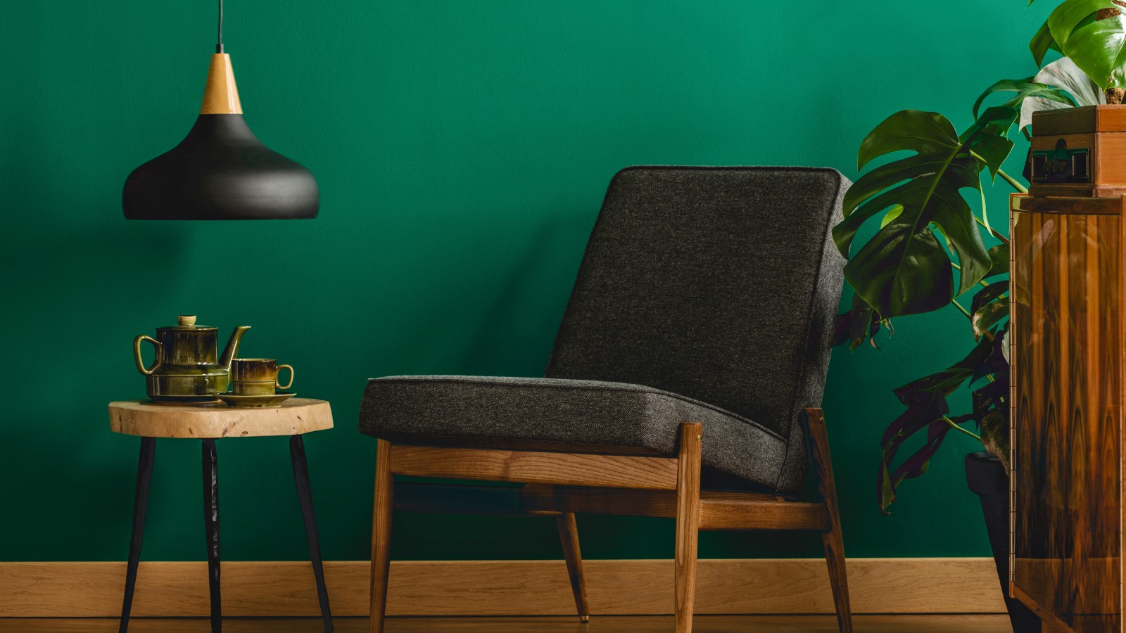 Black,Chair,In,Retro,Room,Interior,With,Green,Walls,,Black