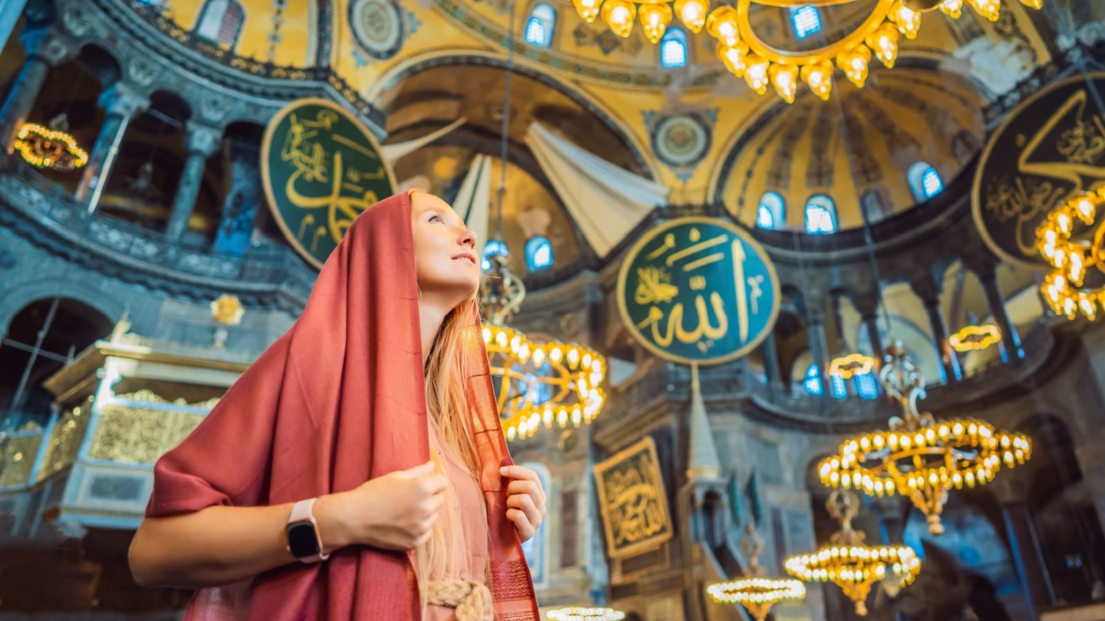 Woman tourist covered up to enter mosque