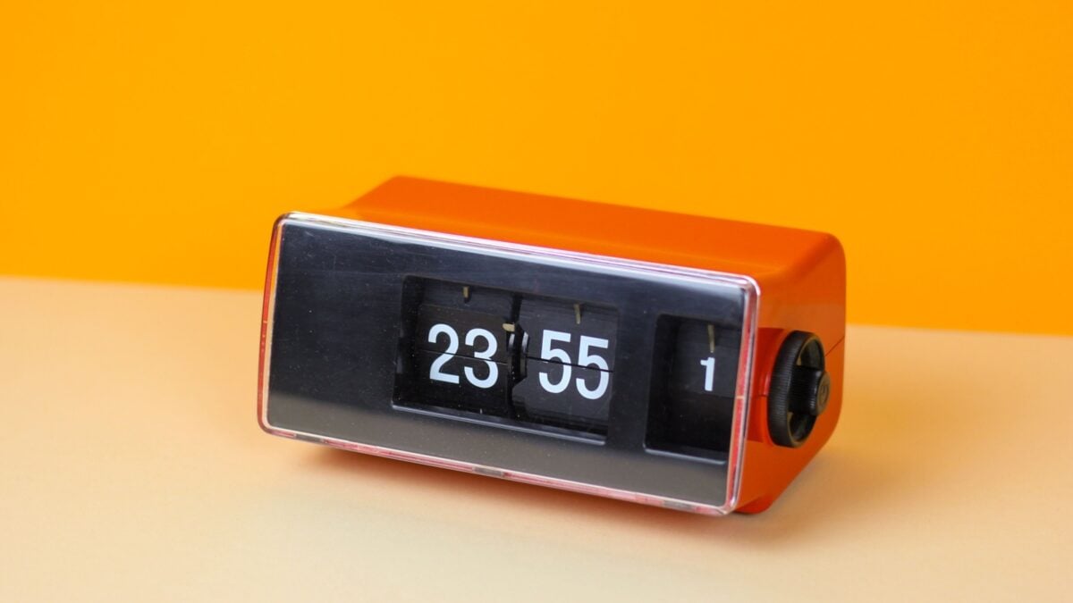 Orange retro flip clock