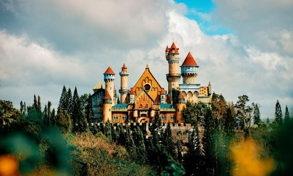 14 Creepy Deserted Theme Parks (Some Might Even Be Haunted) 14 Creepy Deserted Theme Parks (Some Might Even Be Haunted)