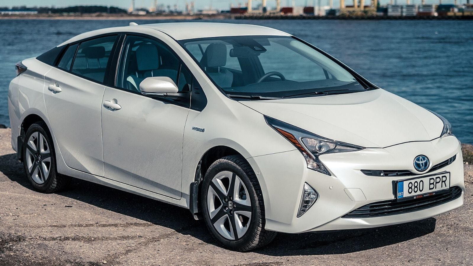 2016 Toyota Prius (ZVW50L) Hybrid.