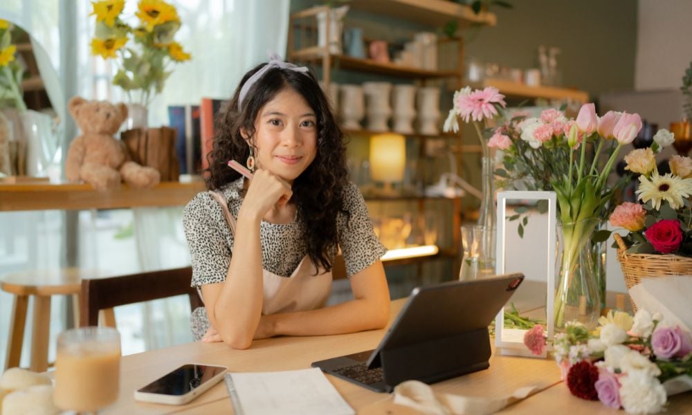 Building Wealth While Employed: Real-Life Success Stories