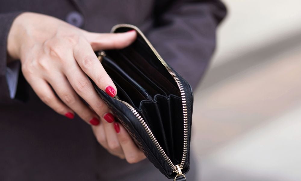 Money Myths That Keep 9 to 5 Workers Poor