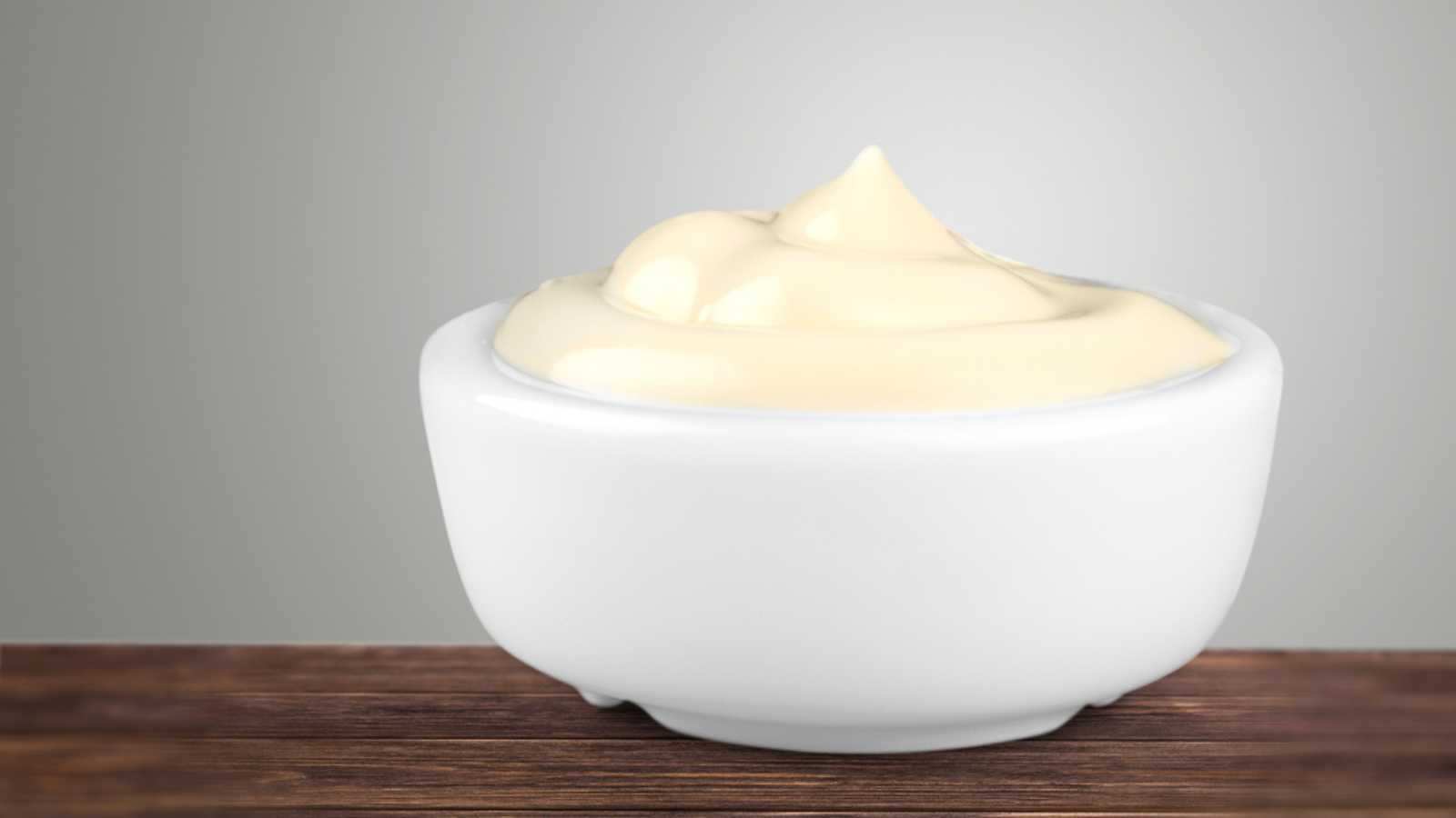 Ceramic bowl with sauce or cream on the desk