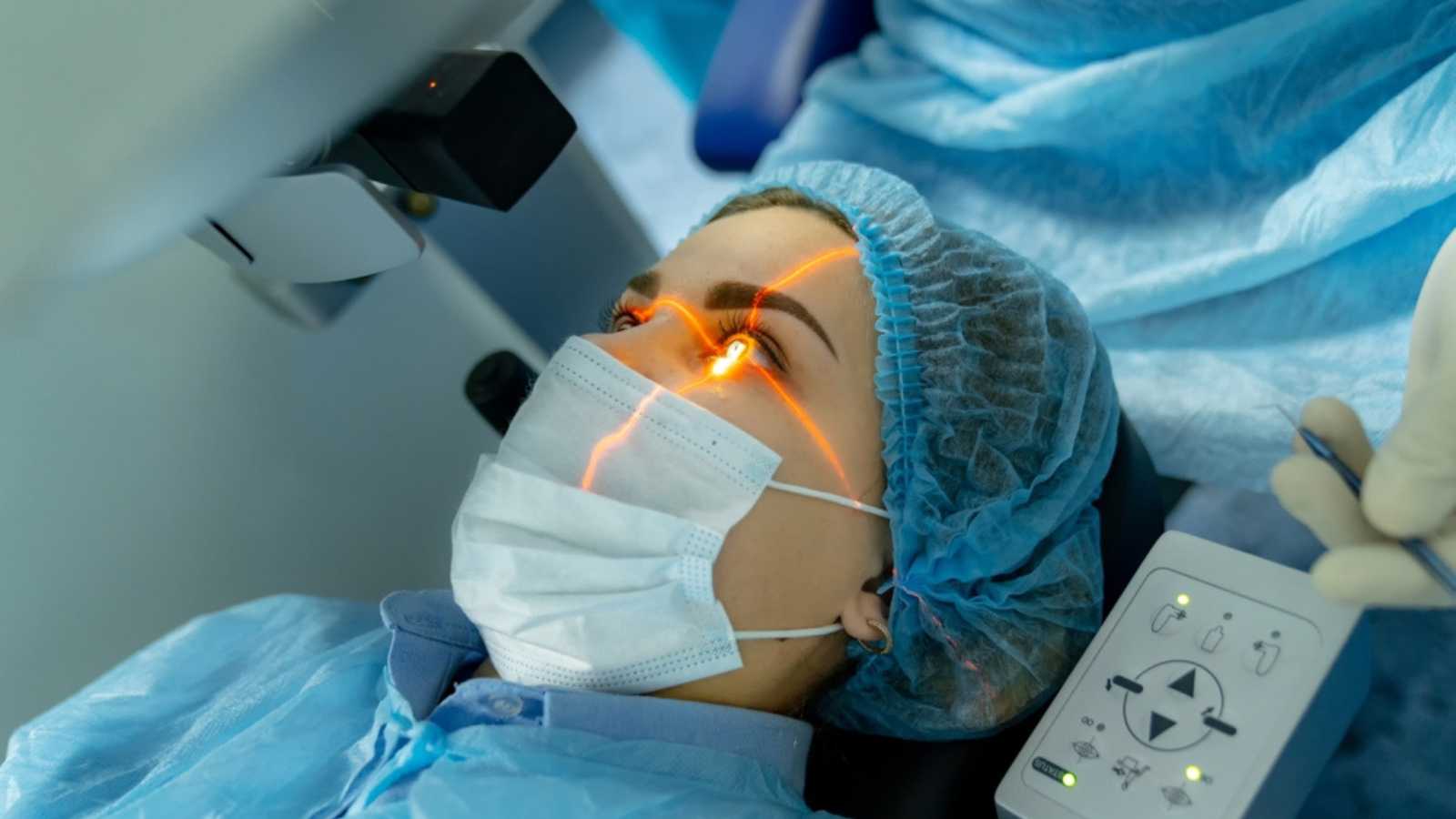 Professional eye laser correction. Cataract eye operation.