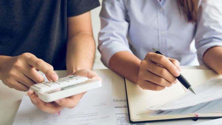 Understanding the Pros and Cons of Budgeting