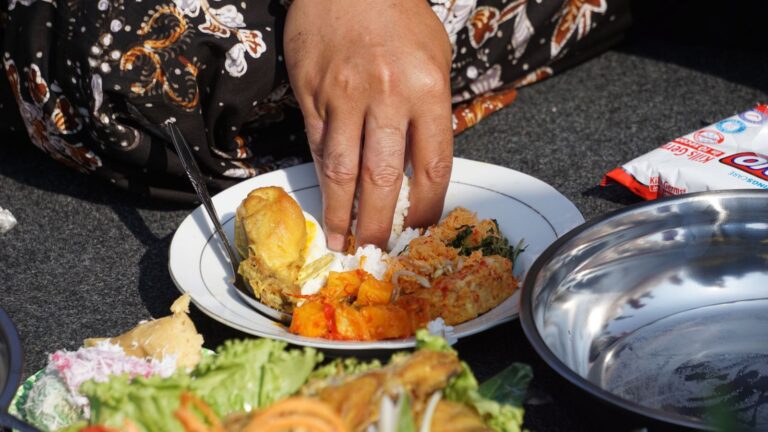 popular foods: People Claim to Love These 17 Foods – Do They Really?
