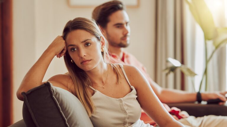 15 Signs You May Be in a Relationship With a Narcissist