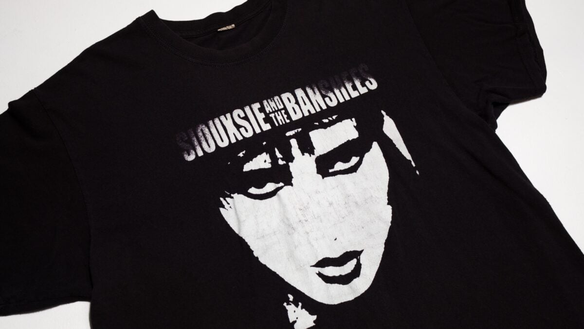 kent, uk 01.01.2023 authentic gildan 1990s siouxsie and the banshees face black t shirt from the 1990s. Adult Large Mens Black 90s Tour Rock Tee Graphic. rock and roll merchandise